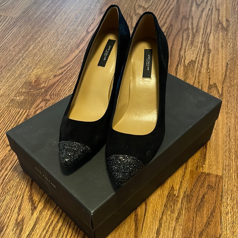 Ann Taylor unworn willa glitter pointy kitt heel size 8 1/2